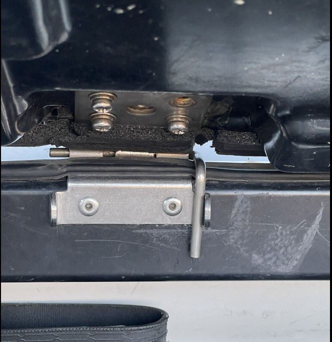 FG Ford Falcon 25mm Female Hinge & Pins & Seal Kit-D for EGR Ute Lid with Shiny Black Plastic Underneath