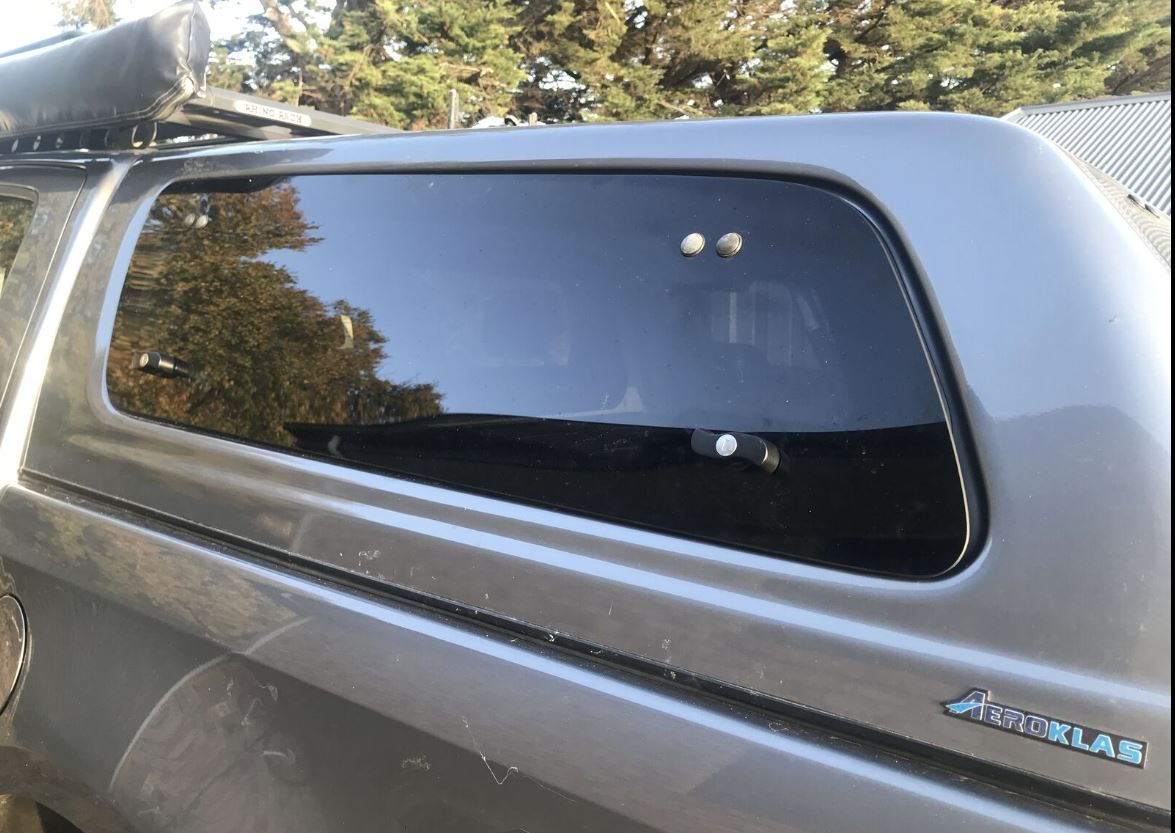 Aeroklas Canopy 8 x Medium M5 x 20mm Round Head Mounting Canopy Side Lift Up Window Black Bolts