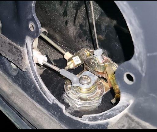 Pullrod & Angled Threaded Rod Adjustable connector to for EGR Central Locking Ute Lid Actuator Solenoid fits EGR Central Locking Ute Lids with Shiny Plastic Underneath