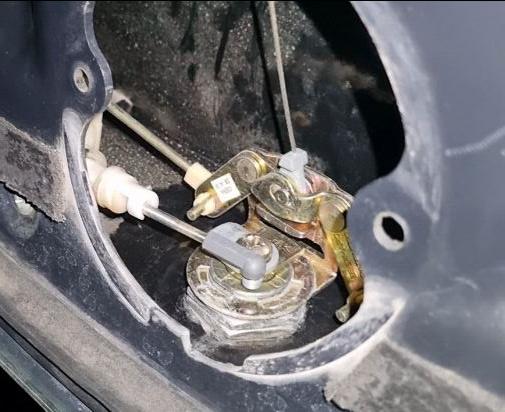 Pullrod & Angled Threaded Rod Adjustable connector to for EGR Central Locking Ute Lid Actuator Solenoid fits EGR Central Locking Ute Lids with Shiny Plastic Underneath