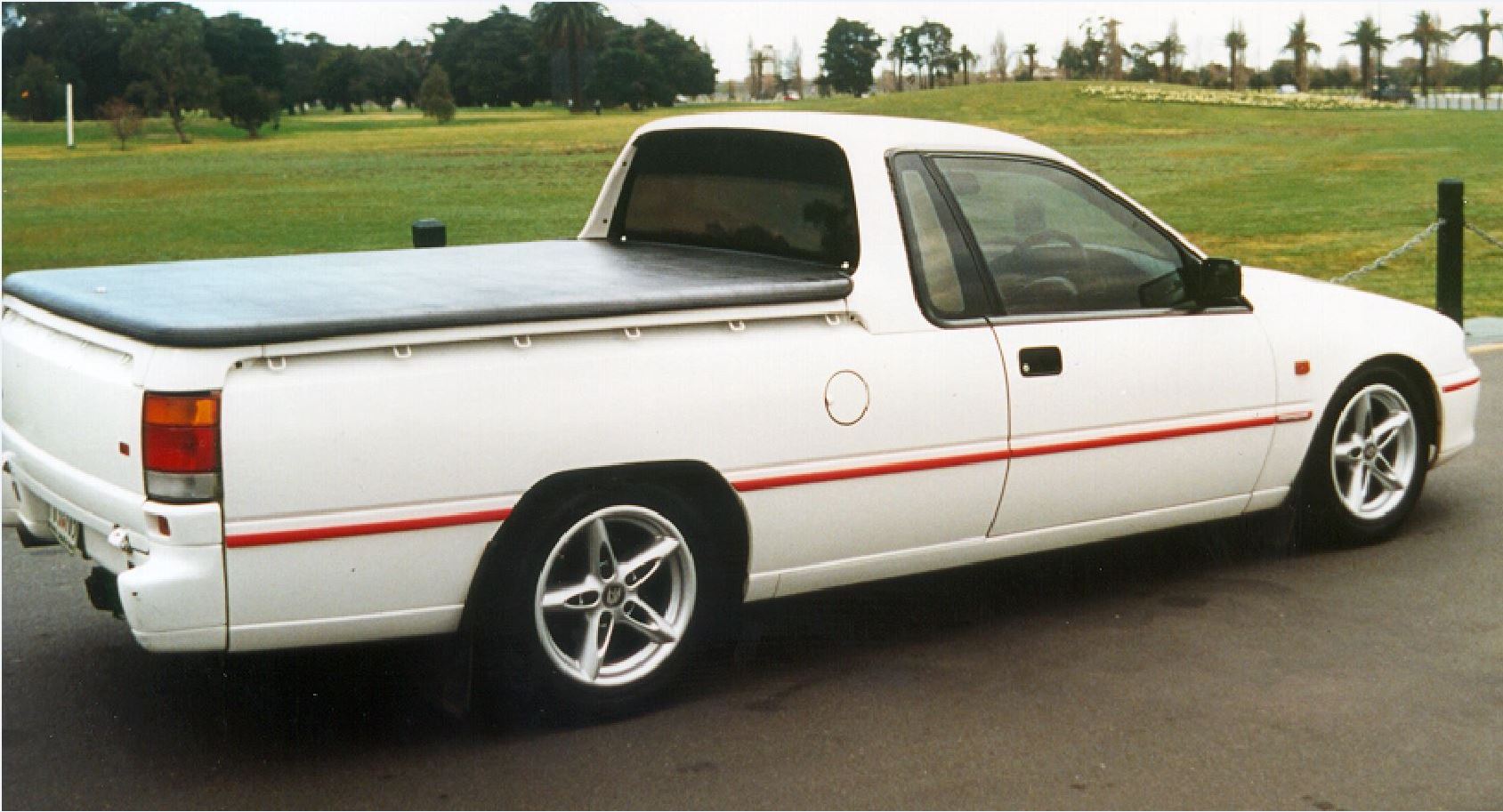 VS VR VT Commodore Gas Struts Flat Top Fibreglass Ute Lid Hard Cover 860344 350n