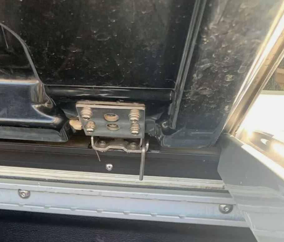 Mazda BT-50 2011-2020 50mm Female Hinge & Bolts Kit-B for EGR Ute Lid with Shiny Black Plastic Underneath