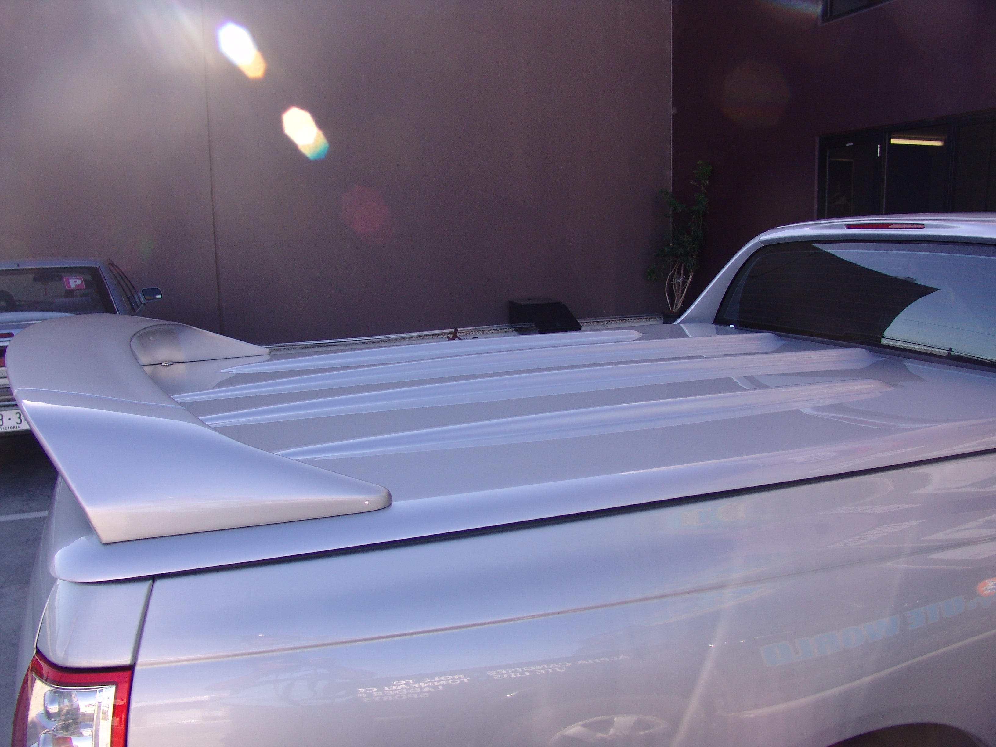 VU VY VZ Commodore Gas Struts Fibreglass Ute Lid Hard Cover with Spoiler 860344 350n