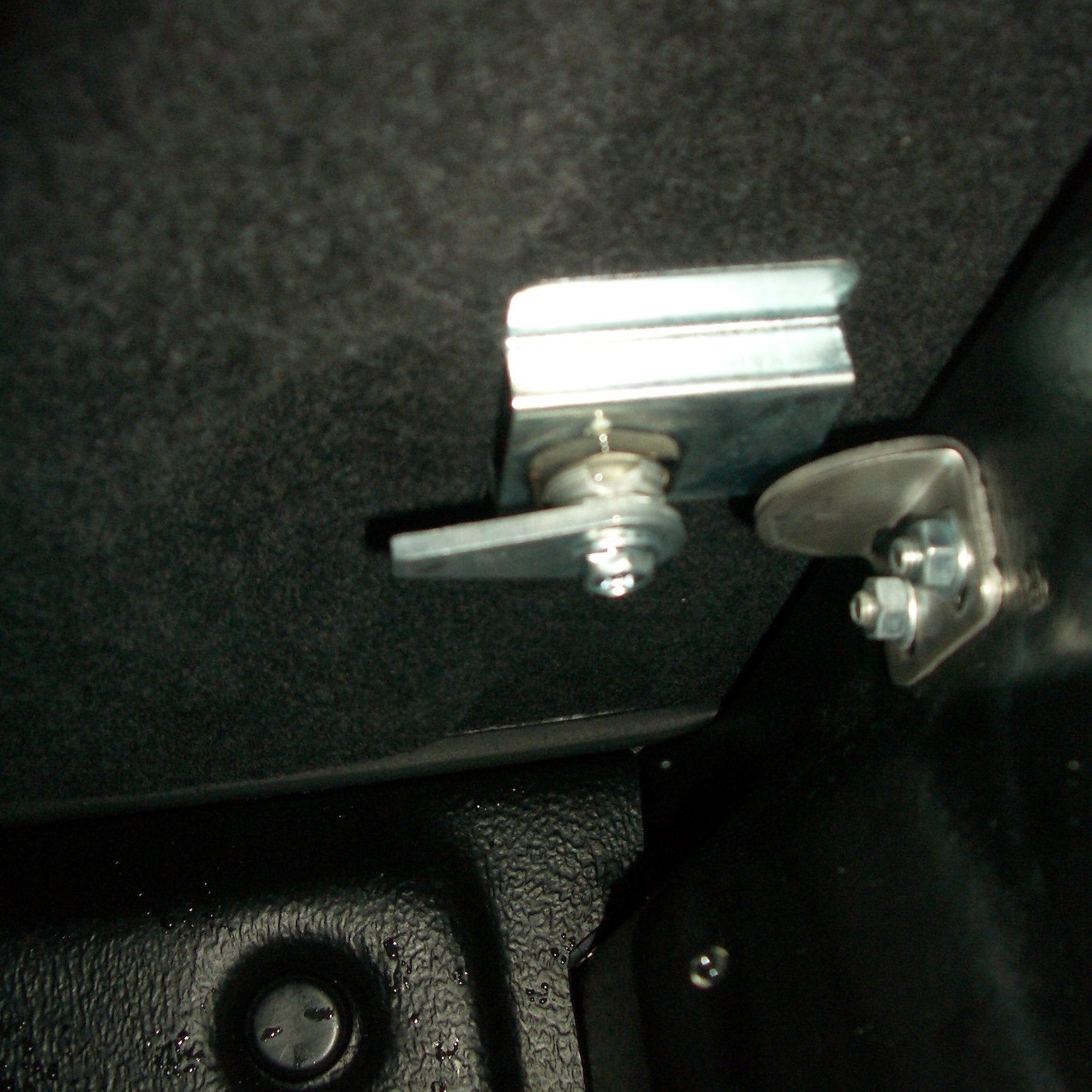 Toyota Hilux 2005-2015 Aftermarket Replacement Small Lock Brackets Catches fits EGR Lids with Twin Ute Lid Locks EGR with Shiny Black Plastic Underneath