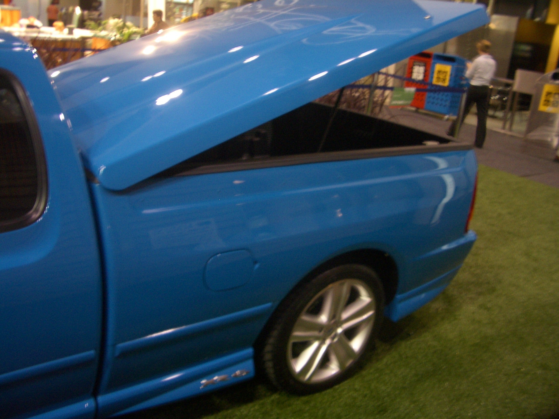 AU BA BF Ford Falcon fits EGR 25mm Female Hinge & Bolts Fitment on Ute for EGR Ute Lid with Shiny Black Plastic Underneath Kit-B