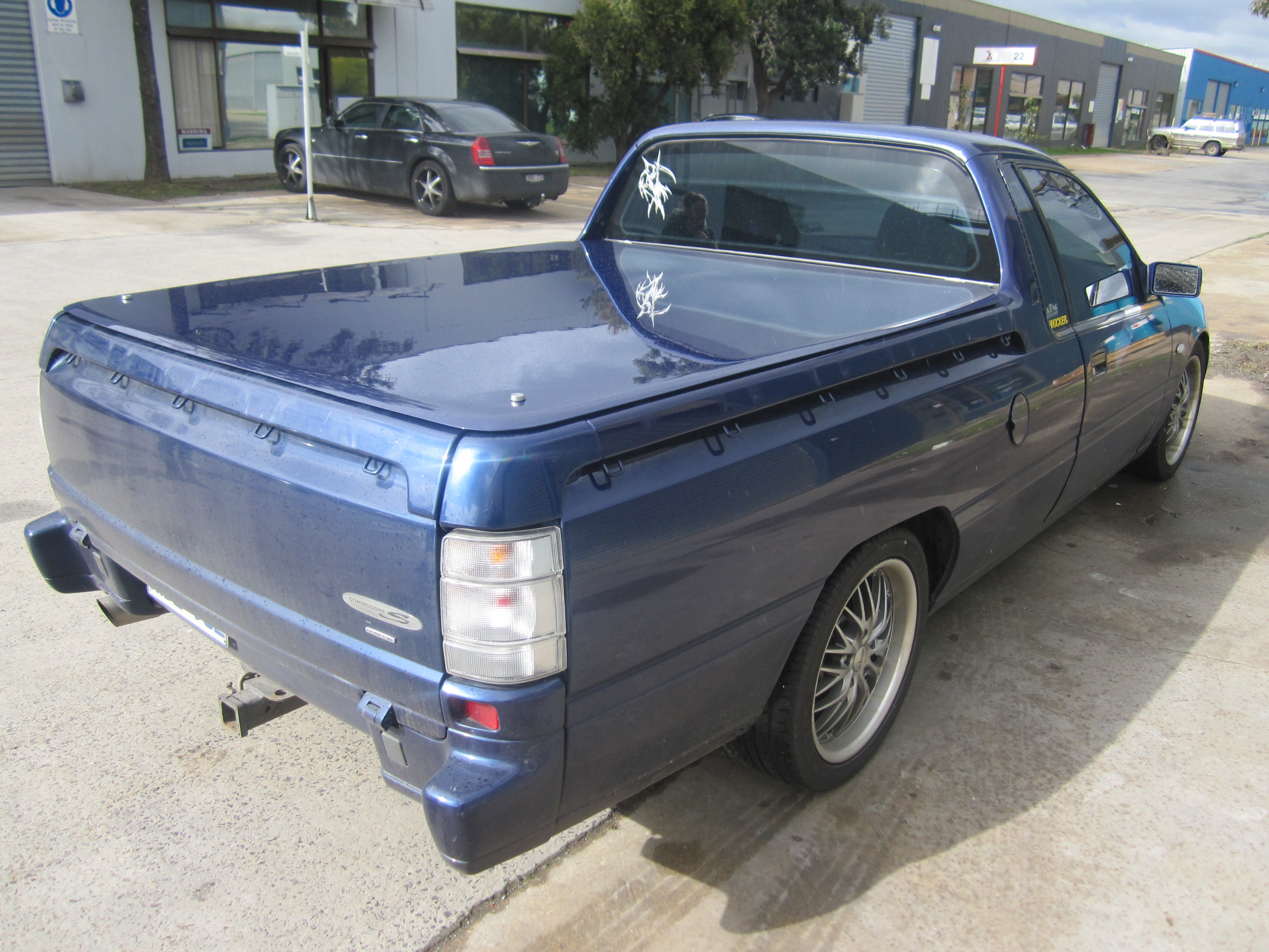 VS VR VT Commodore Gas Struts Flat Top Fibreglass Ute Lid Hard Cover 860344 350n