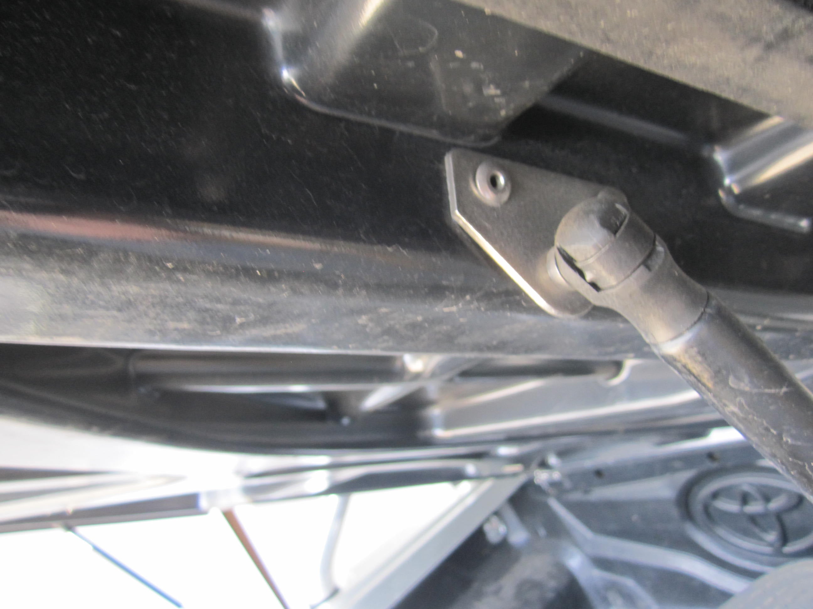 Gas Strut Bracket LID 2 Hole 10mm Ball Head for EGR Ute Lids with Shiny Black Plastic Underneath