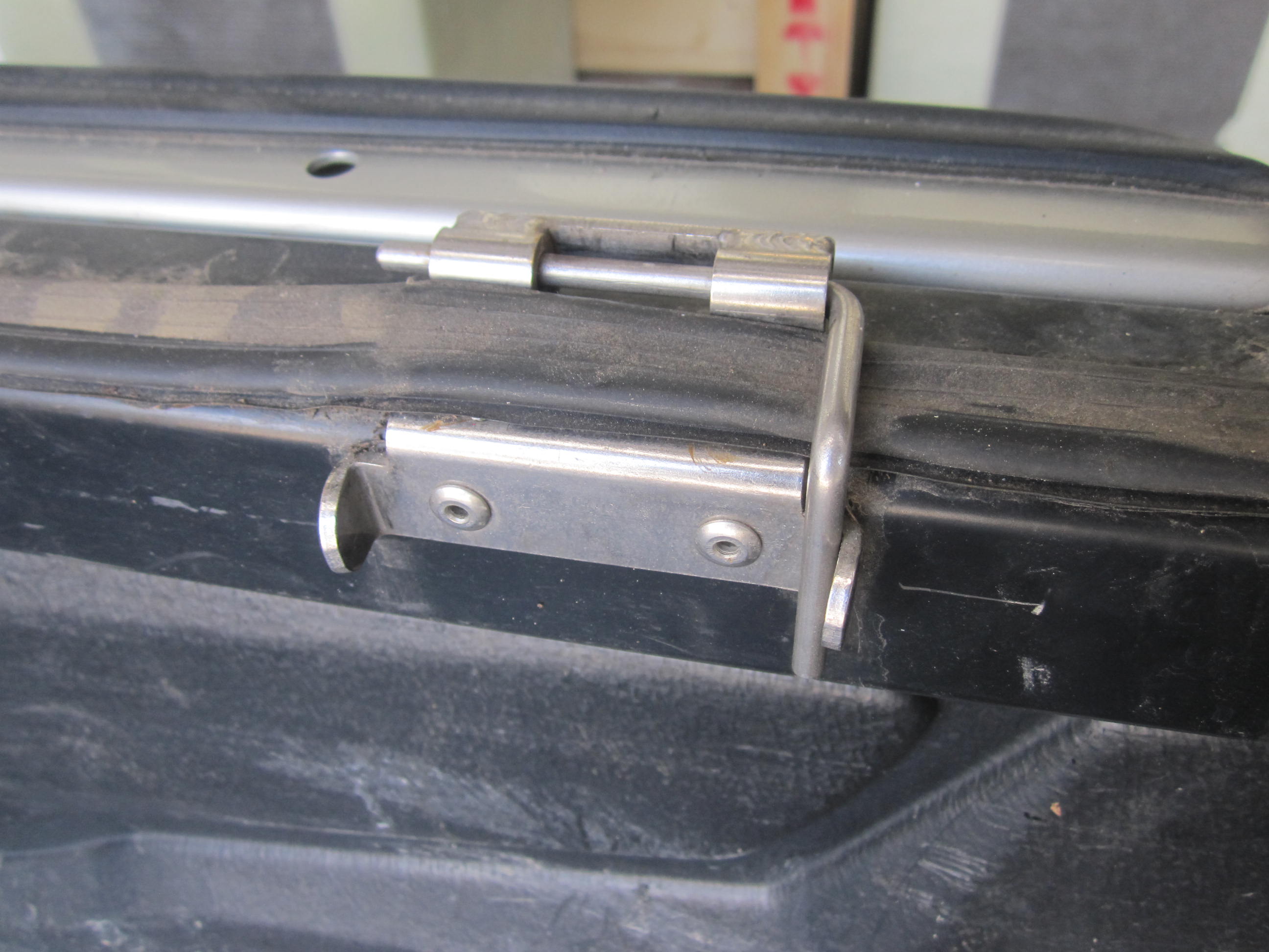 FG Ford Falcon 25mm Female Hinge & Bolts Kit-B for EGR Ute Lid with Shiny Black Plastic Underneath