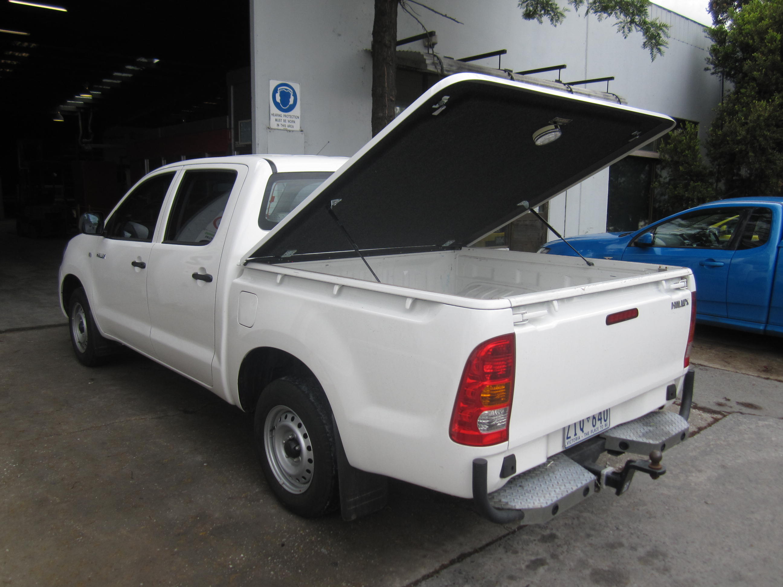 RA RC Rodeo Colorado Isuzu D-Max Ute Lid Gas Struts fits Fibreglass Hard Tonneau Cover same as 903876 250n
