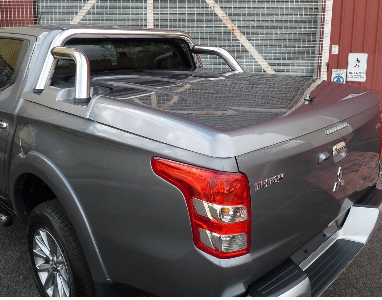 Mitsubishi Triton MQ MR 1P & 3P EGR Plastic Ute Lid Hard Tonneau Covers M10-M10 Ball Heads 585mm x 200n