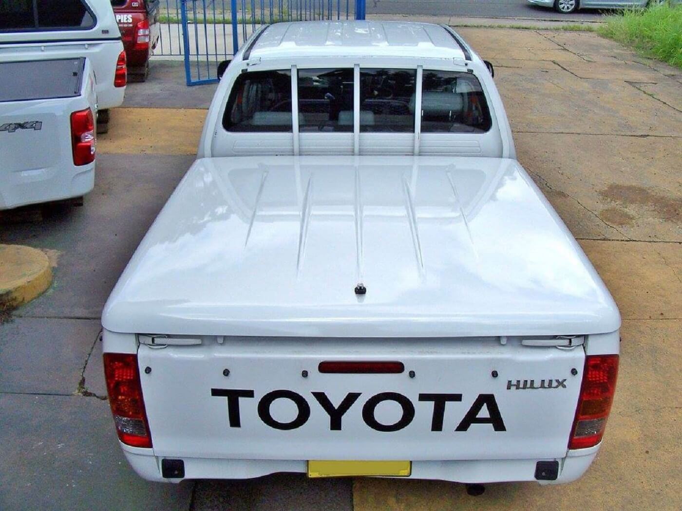 Toyota Hilux 2016+ J-Deck 1P EGR Plastic Ute Lid Hard Tonneau Covers M10-M10 Ball Heads 585mm x 200n