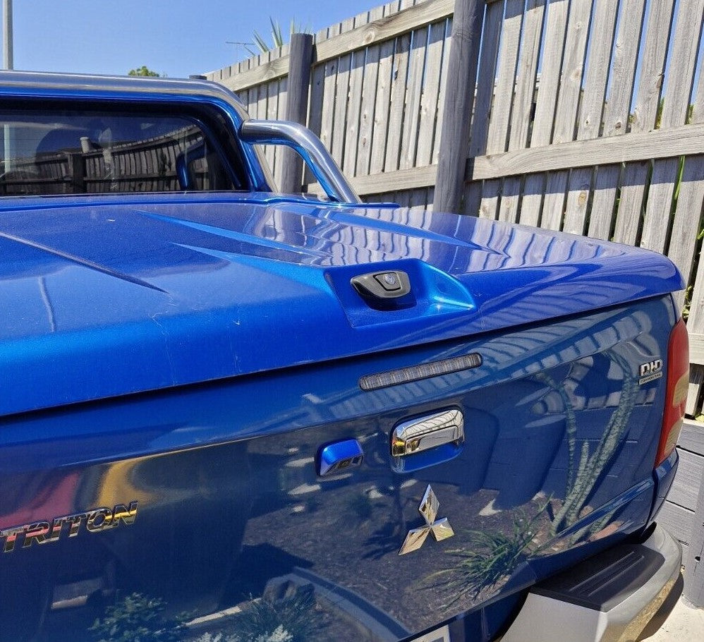 Max Cover Maxliner Ute Lid Hard Tonneau Cover Push Button Lock & Keys