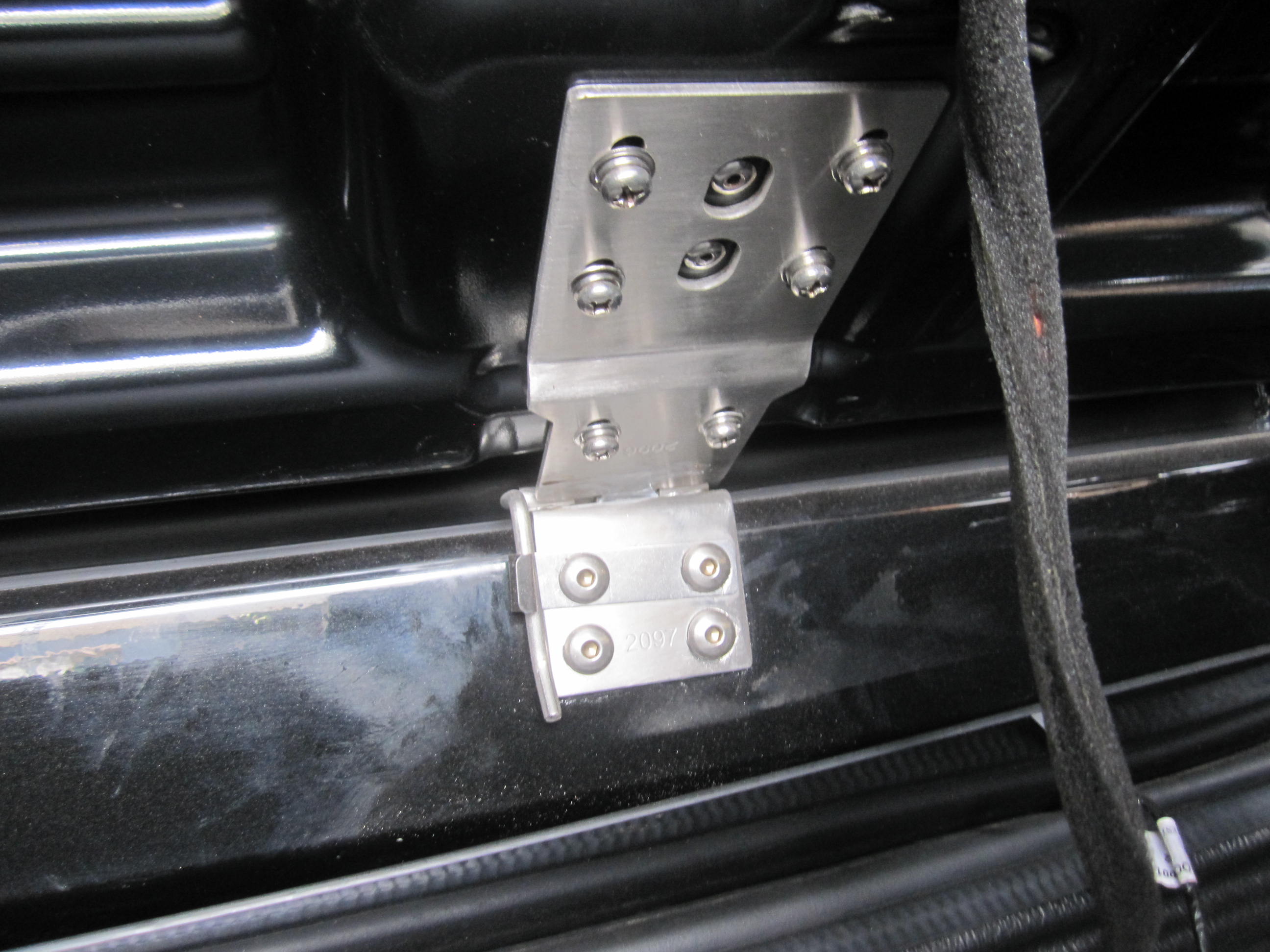 VU VY VZ Commodore 25mm Female Hinge & Pins Fitment on Ute for EGR Ute Lid with Shiny Black Plastic Underneath Kit-D