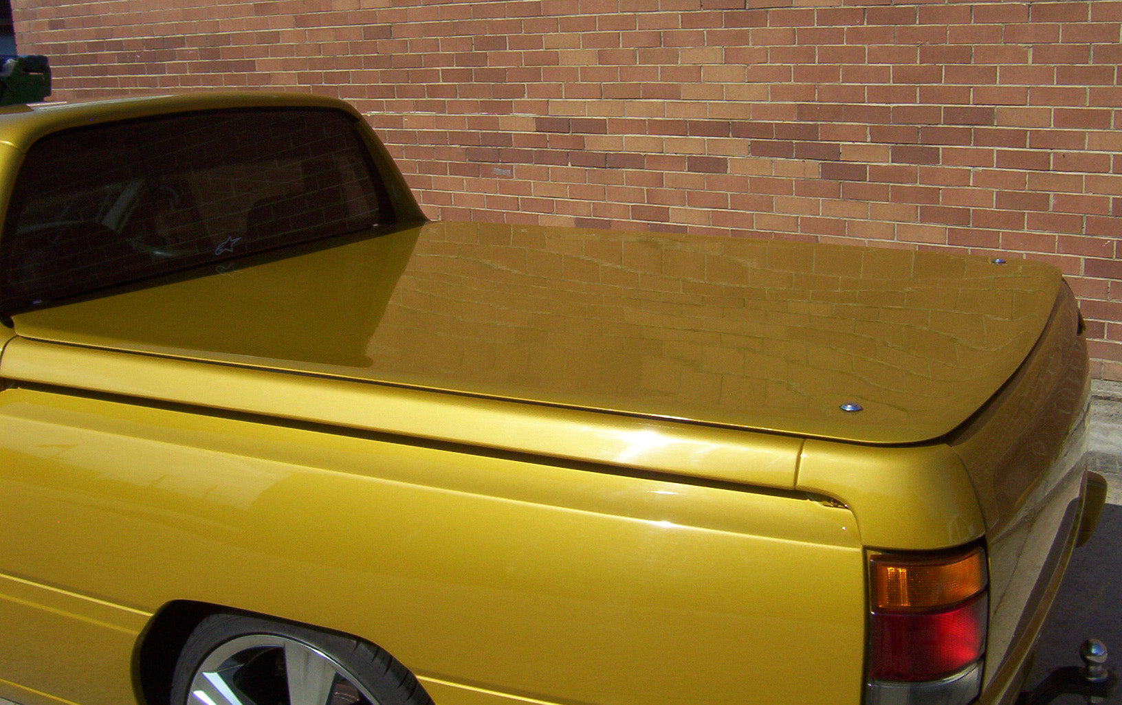 VS VR VT Commodore Gas Struts Flat Top Fibreglass Ute Lid Hard Cover 860344 350n