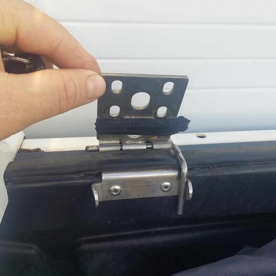 FG Ford Falcon 25mm Female Hinge & Bolts Kit-B for EGR Ute Lid with Shiny Black Plastic Underneath