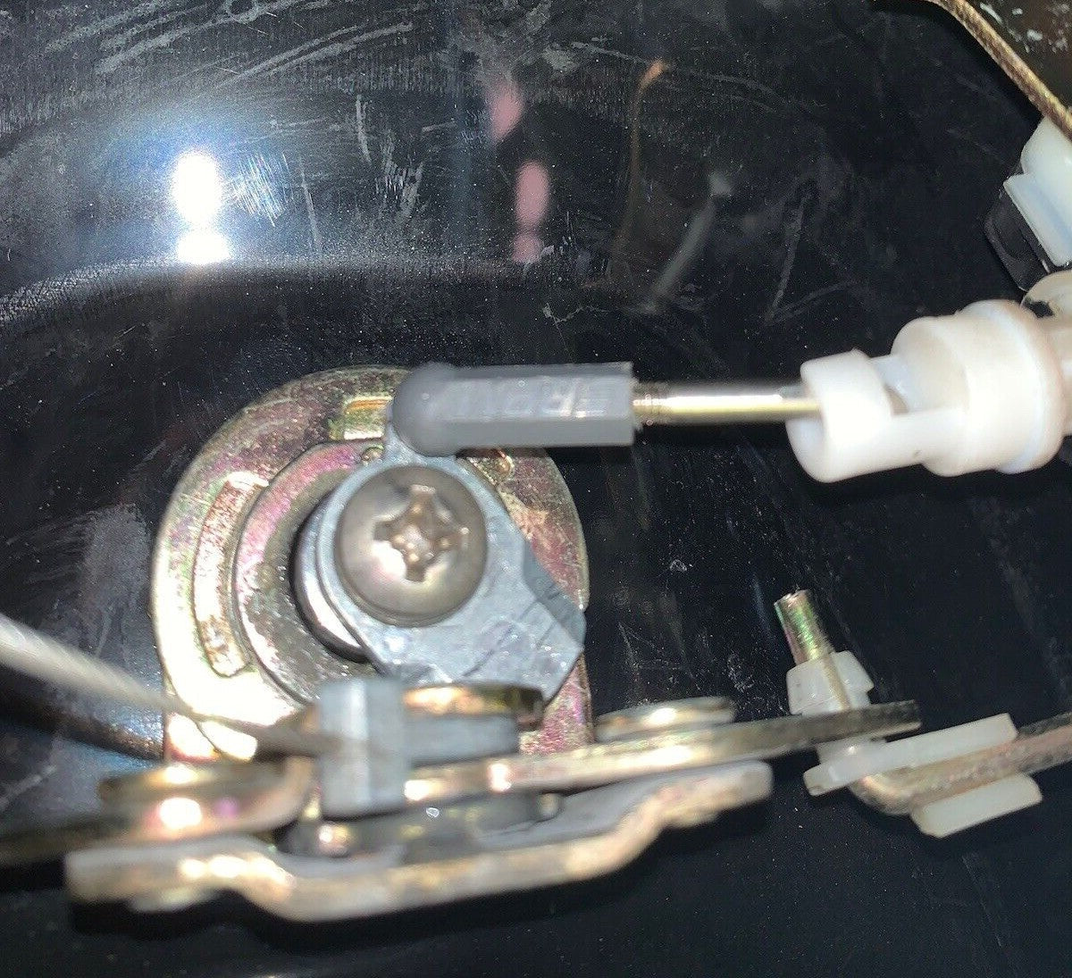 FG Ford Falcon Cast Swivel Ball for Central Locking Push Button Ute Lid Lock fits EGR Lids with Shiny Plastic Underneath Lids