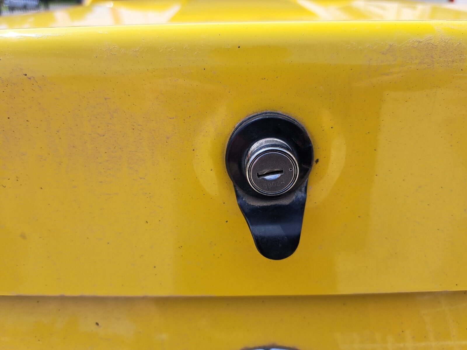 VE VF Commodore Genuine OEM Push Button Ute Lid Lock fits EGR Lids with Shiny Plastic Underneath Lids