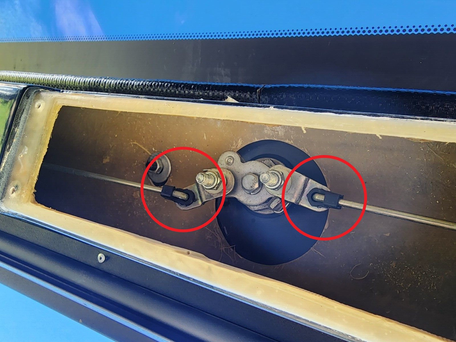 12 x Plastic Clips for Threaded Wire Connecting Lock Rods on Ute Lids & Canopies