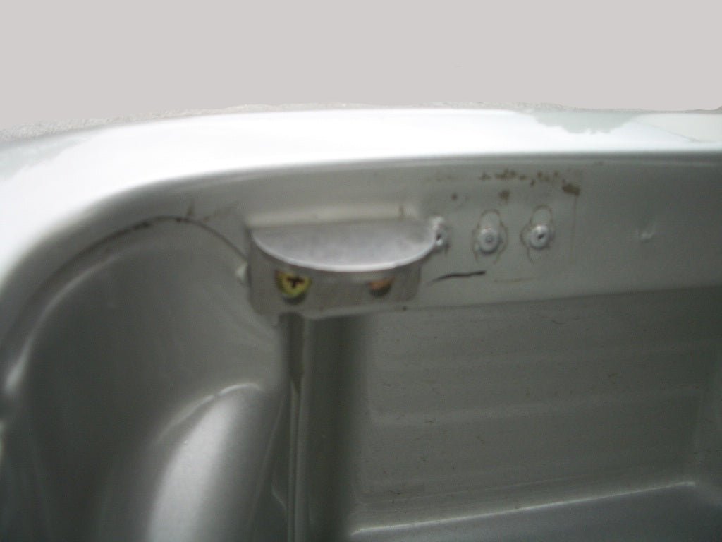 Toyota Hilux 2005-2015 Aftermarket Replacement Small Lock Brackets Catches fits EGR Lids with Twin Ute Lid Locks EGR with Shiny Black Plastic Underneath