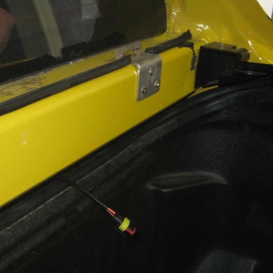 VU VY VZ Commodore Ute Lid Female 4 Hole Hinge Slots for Carpeted Fibreglass Lids SET-A Hinges & Screws