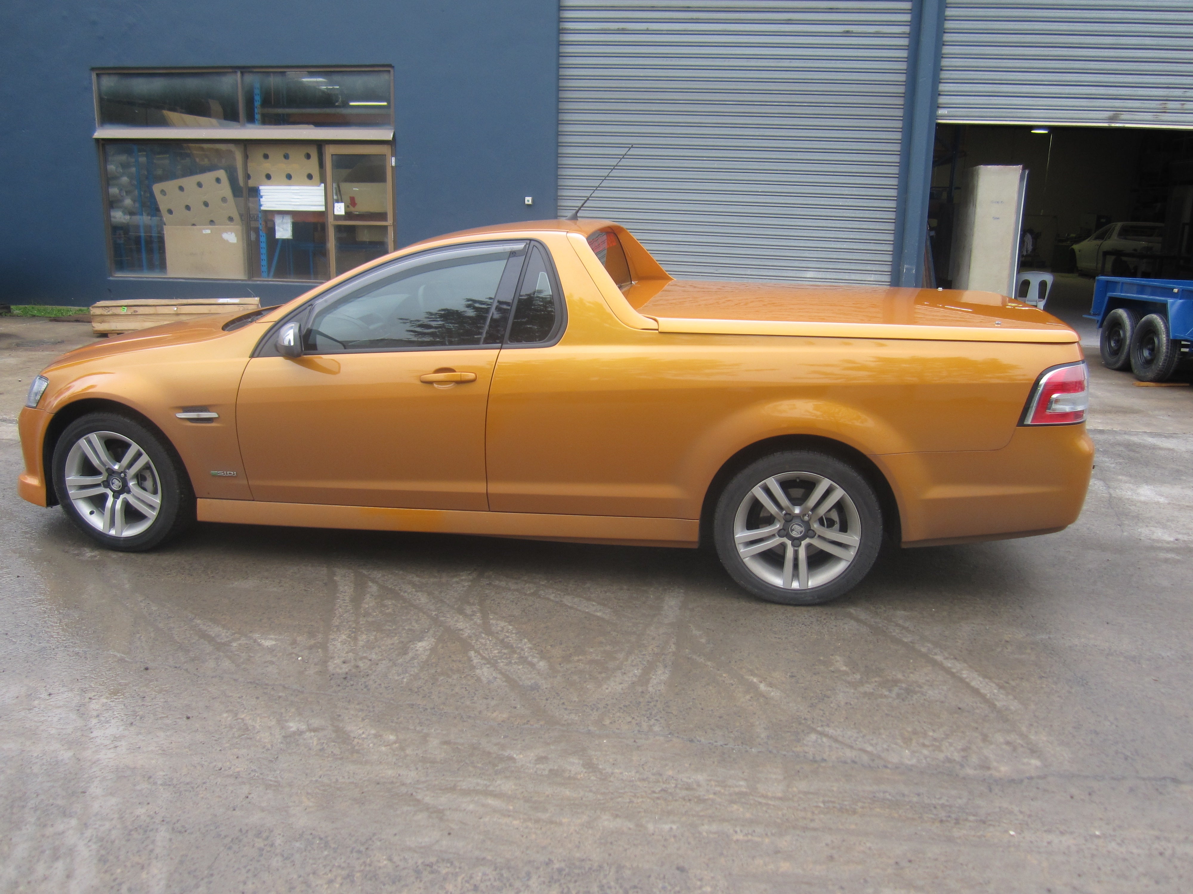 VE VF Commodore Ute Lid Spare Parts Fibreglass Ute Lid with Carpet Underneath