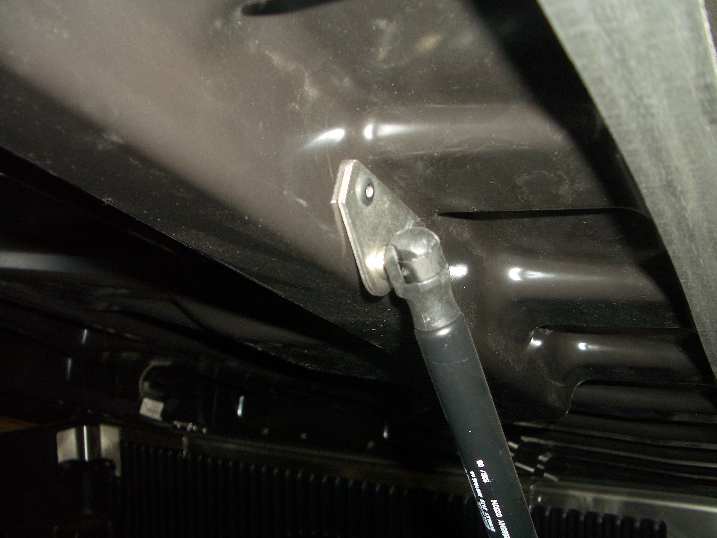 Gas Strut Bracket LID 2 Hole 10mm Ball Head for EGR Ute Lids with Shiny Black Plastic Underneath