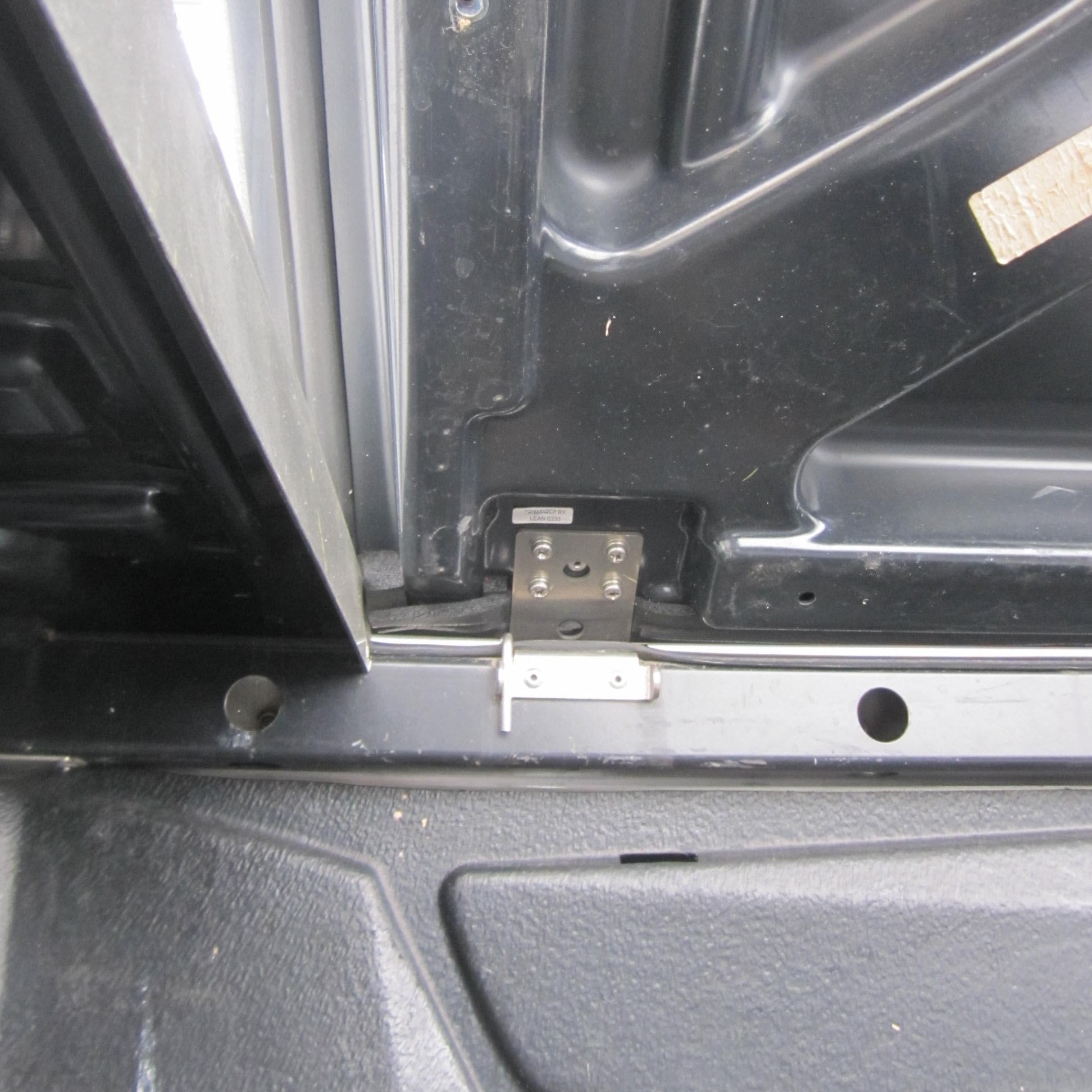 Amarok VW 50mm Female Hinge & Bolts Kit-B for EGR Ute Lid with Shiny Black Plastic Underneath